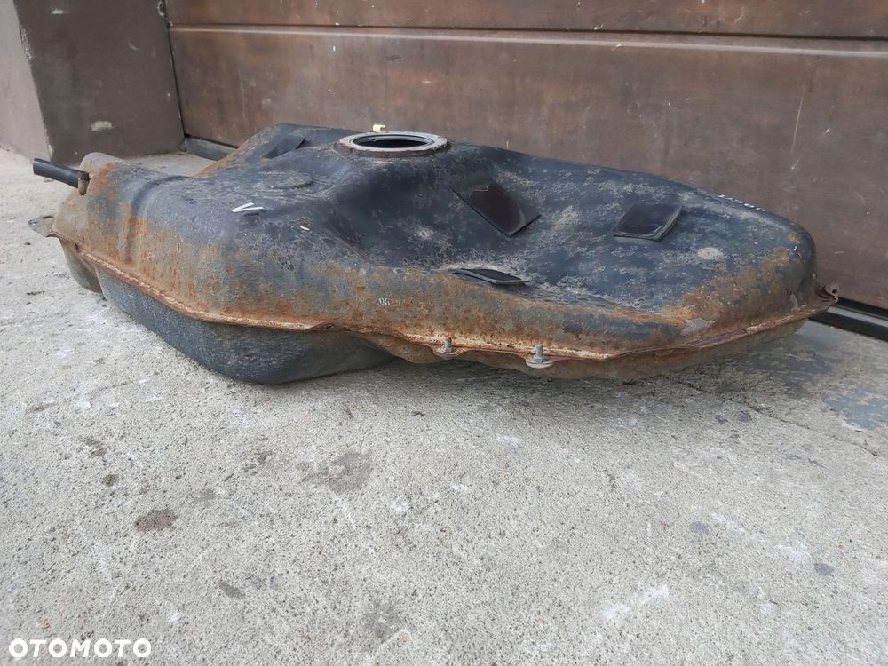 Toyota Celica VII 99-06r zbiornik paliwa bak - 16