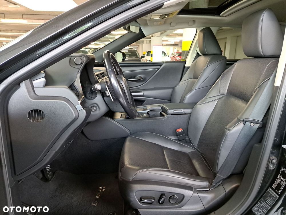 Lexus ES - 12