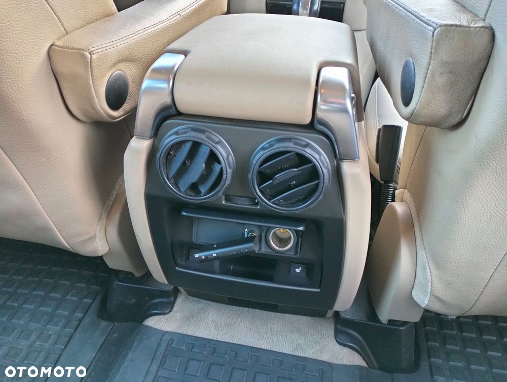 Land Rover Discovery 2.7D V6 HSE - 12