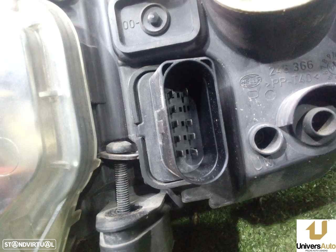 FAROL DIREITO SKODA FABIA I SEDAN 1999 -246366 - 1