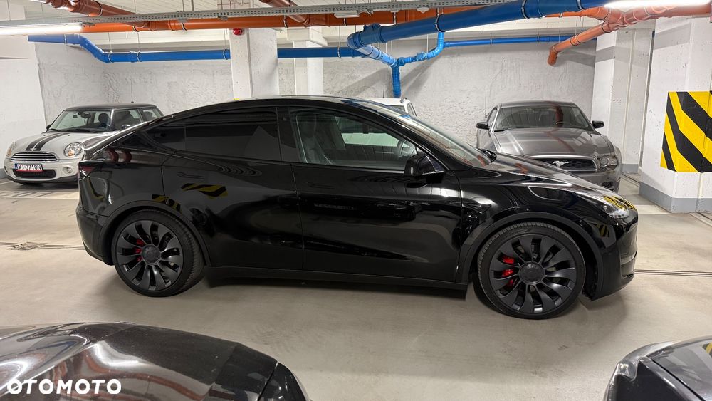 Tesla Model Y Performance AWD - 4