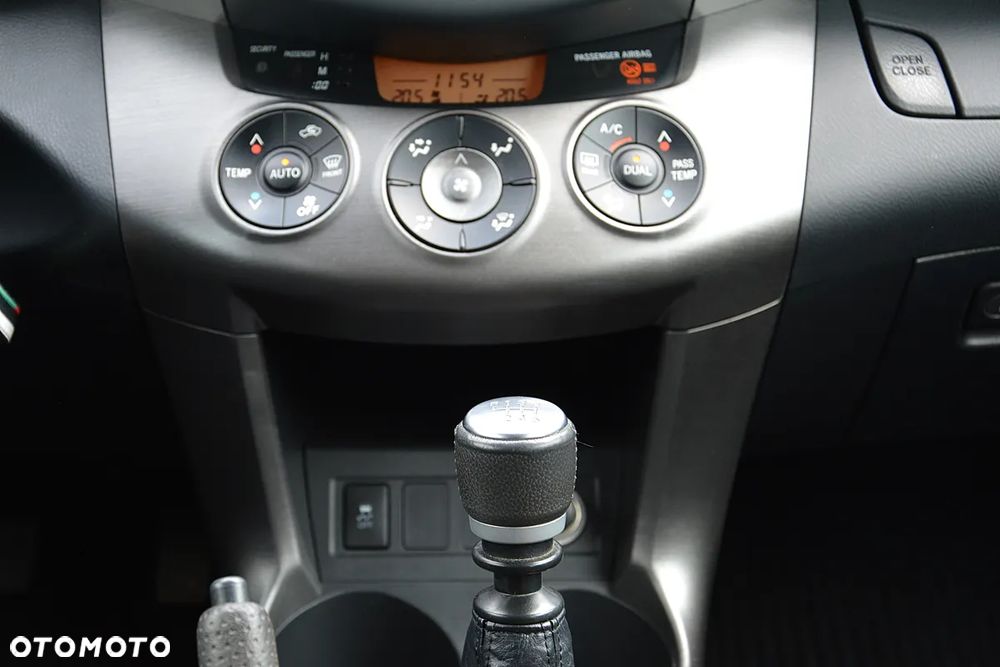 Toyota RAV4 2.2 D-4D Sol - 27