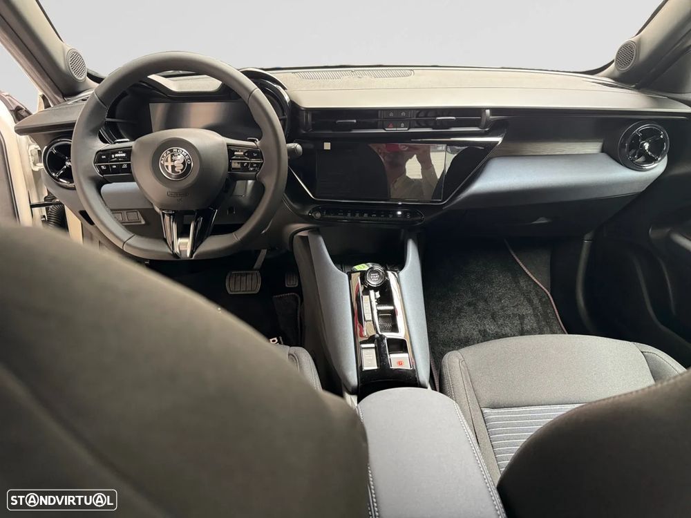 Alfa Romeo Junior 1.2 eDCT6 - 11