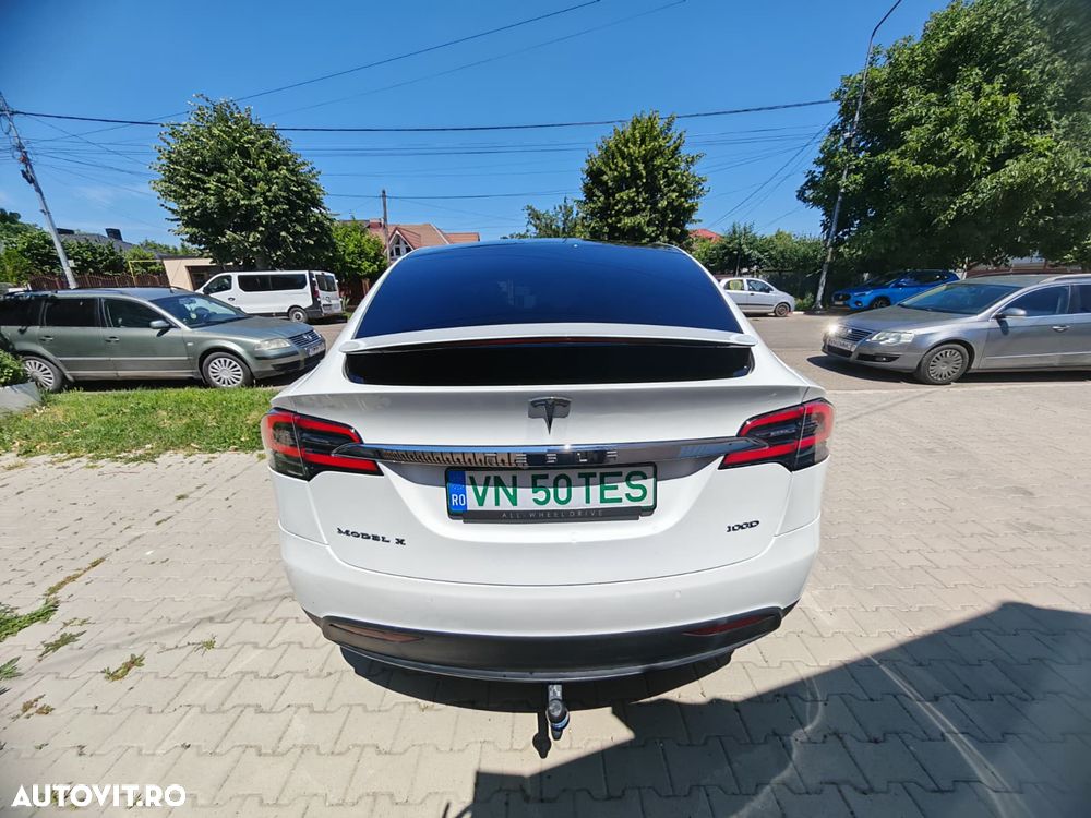 Tesla Model X - 4