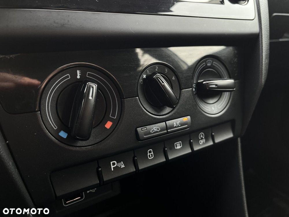 Skoda RAPID 1.0 TSI Ambition DSG - 26