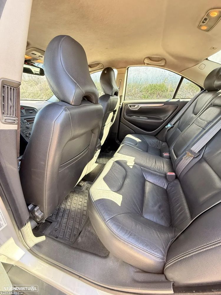 Volvo S60 2.4 D5 - 12