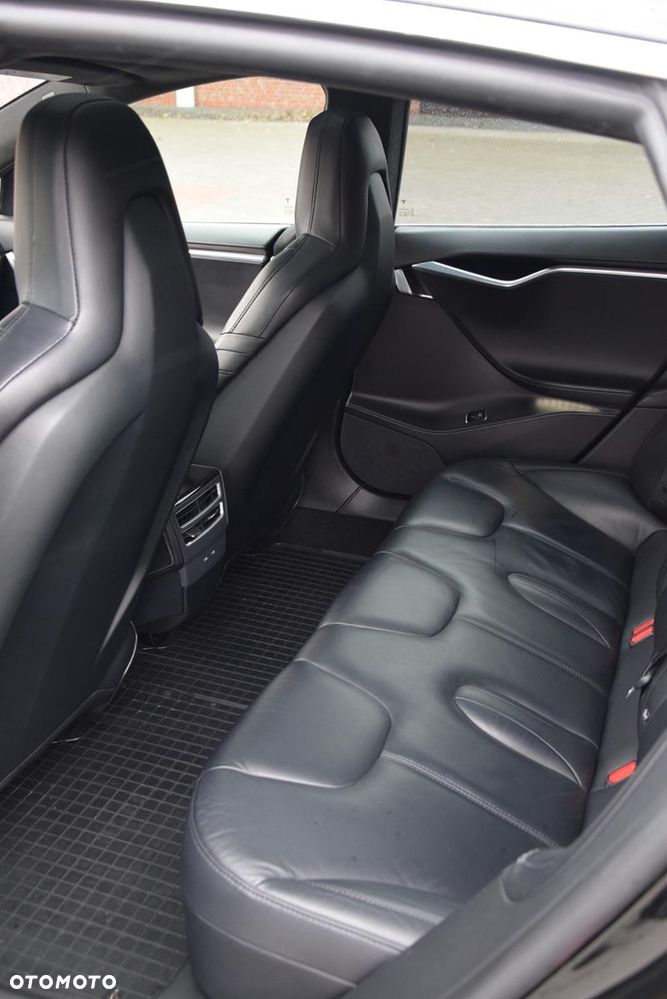 Tesla Model S - 15