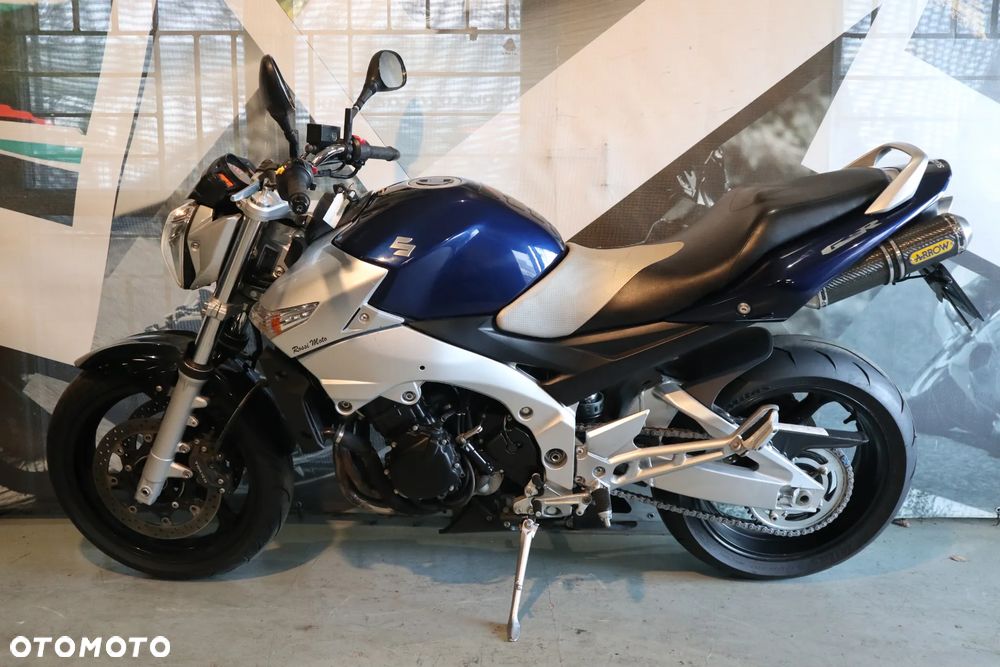 Suzuki GSR - 4