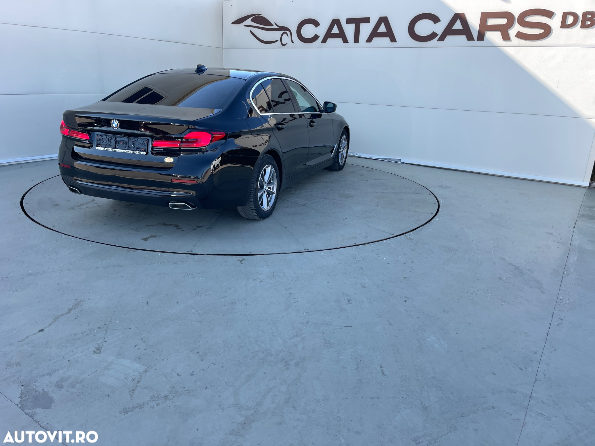 BMW Seria 5 520i AT MHEV - 14