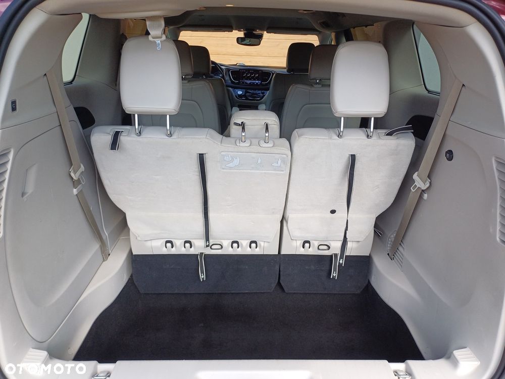Chrysler Pacifica - 19