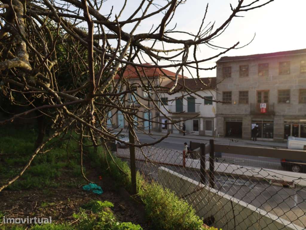 Terreno para Construção no Centro de Felgueiras | 590m² - Grande imagem: 2/17