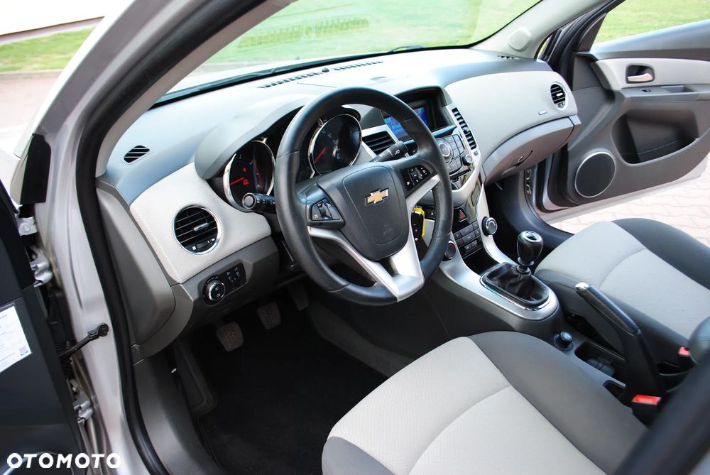Chevrolet Cruze 1.8 LT - 9