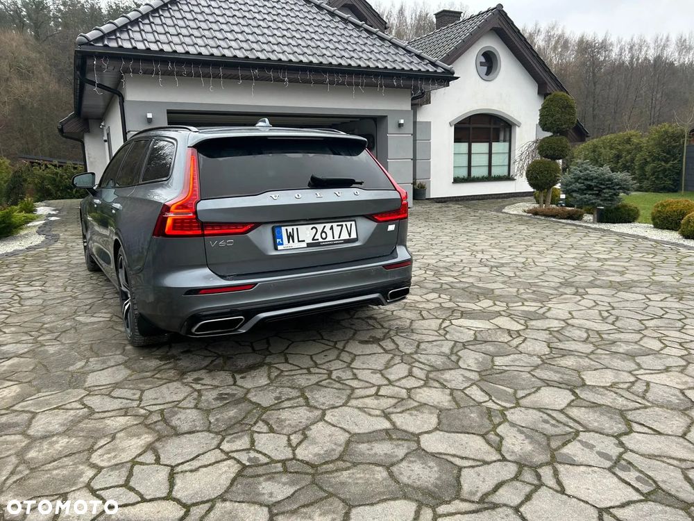 Volvo V60 T8 AWD Plug-In Hybrid R-Design - 4