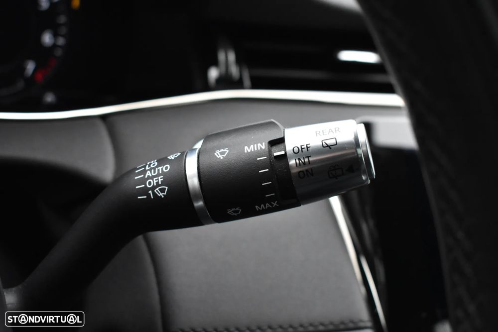 Land Rover Range Rover Evoque 1.5 P300e AWD R-Dynamic SE Auto - 37