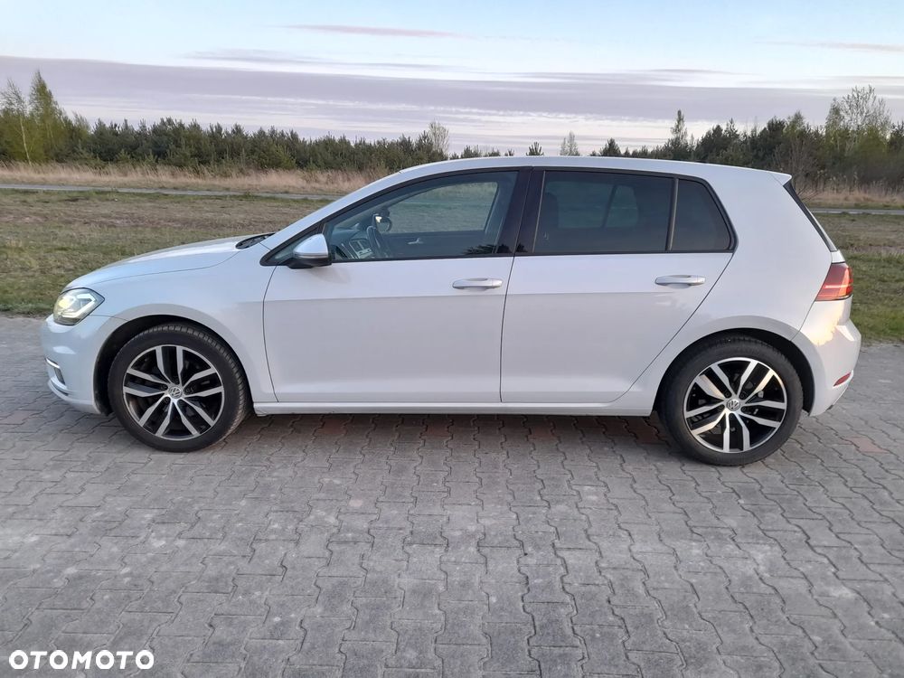 Volkswagen Golf - 6