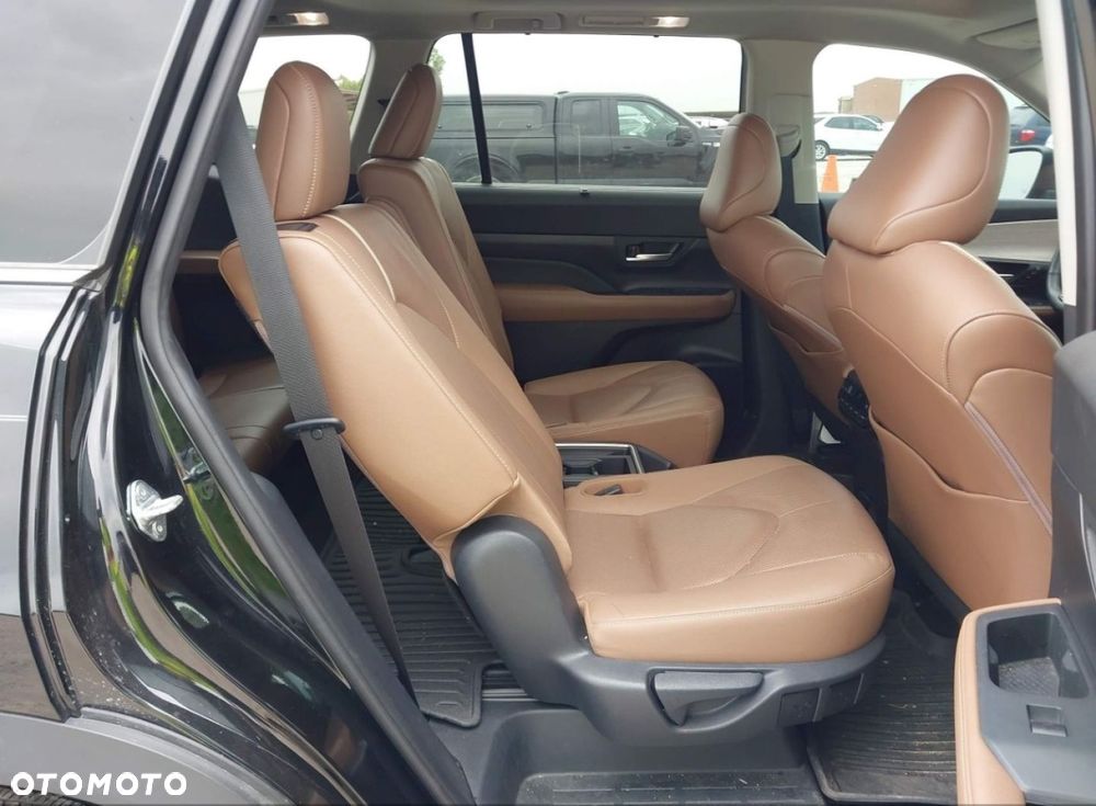 Toyota Grand Highlander - 14