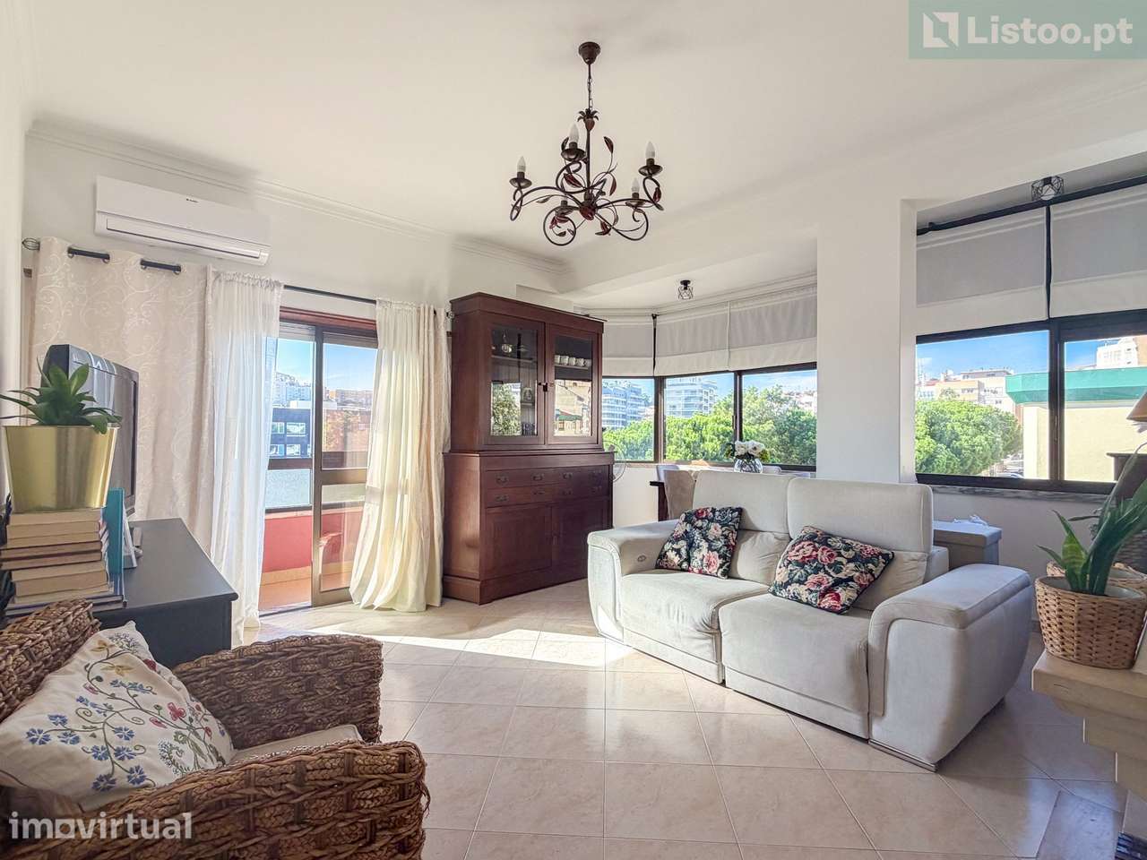 Apartamento T2 na Venteira C/ Varanda, Vista Desafogada e Arrecadação