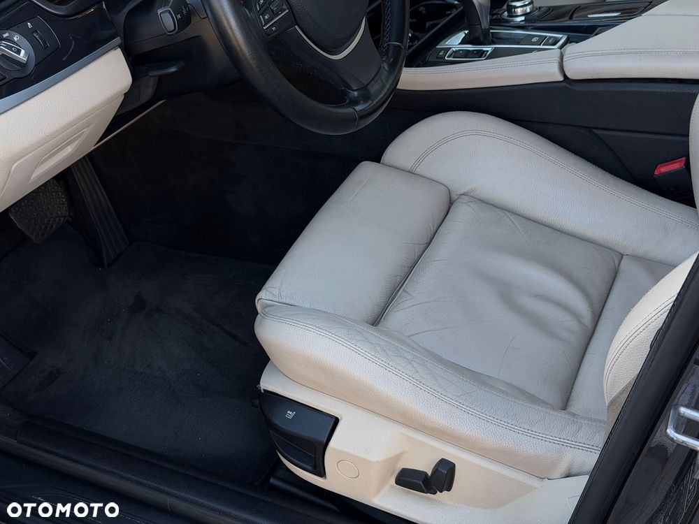 BMW Seria 5 528i Sport-Aut Luxury Line - 22