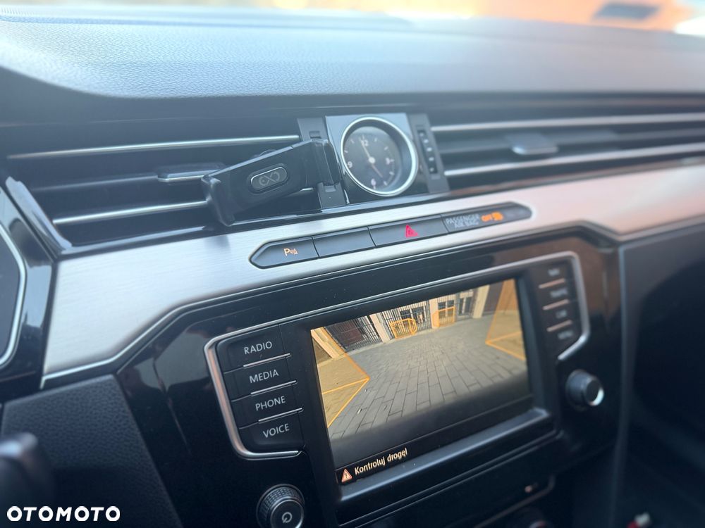 Volkswagen Passat - 12