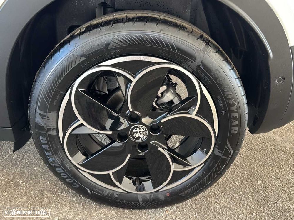 Alfa Romeo Junior 1.2 eDCT6 - 11