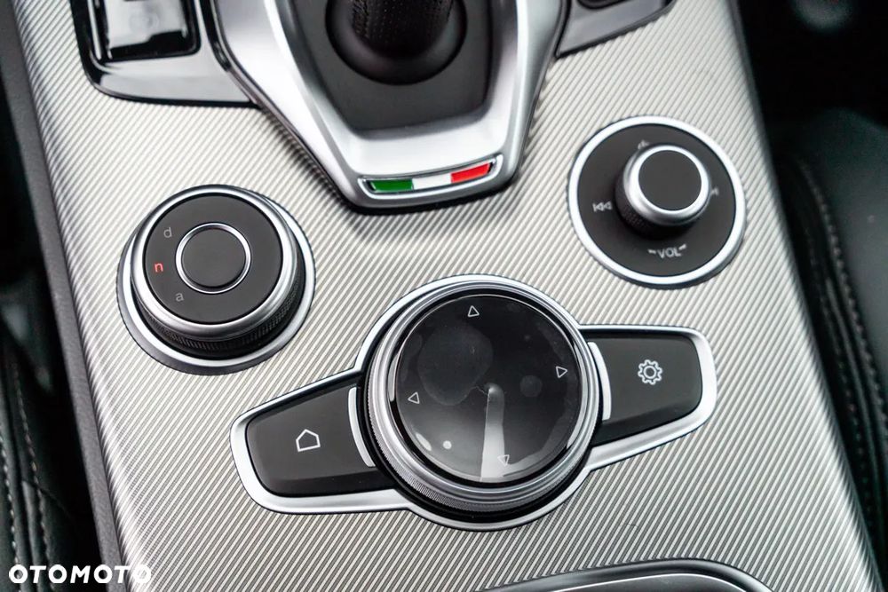 Alfa Romeo Stelvio 2.0 Turbo Veloce Q4 - 24