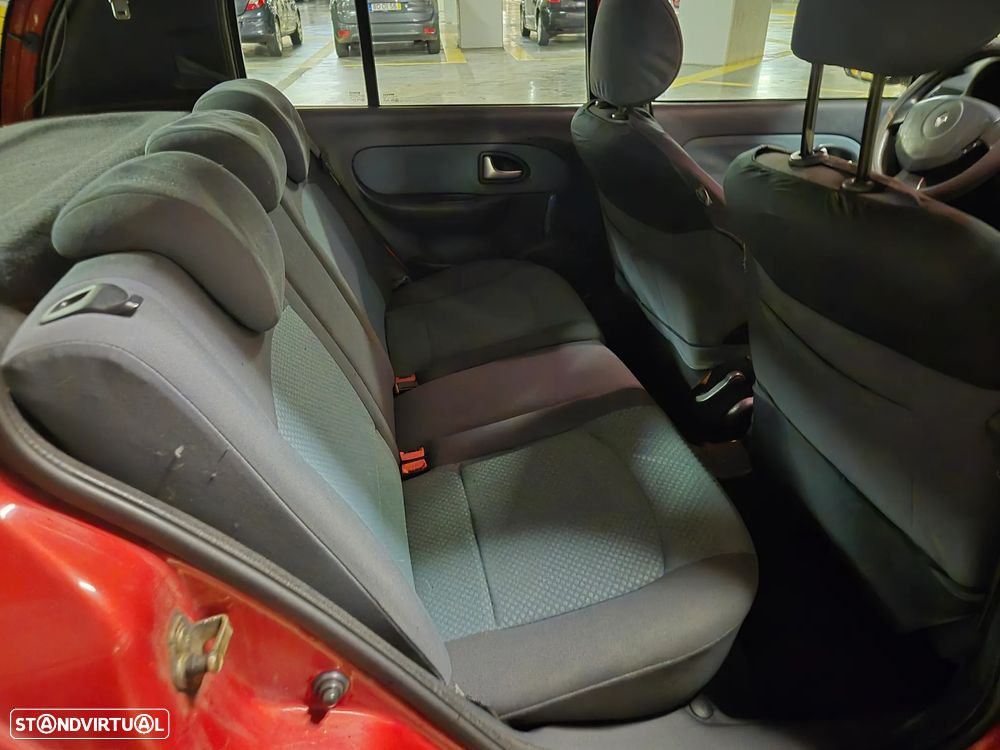 Renault Clio 1.2 16V SE Extreme - 26