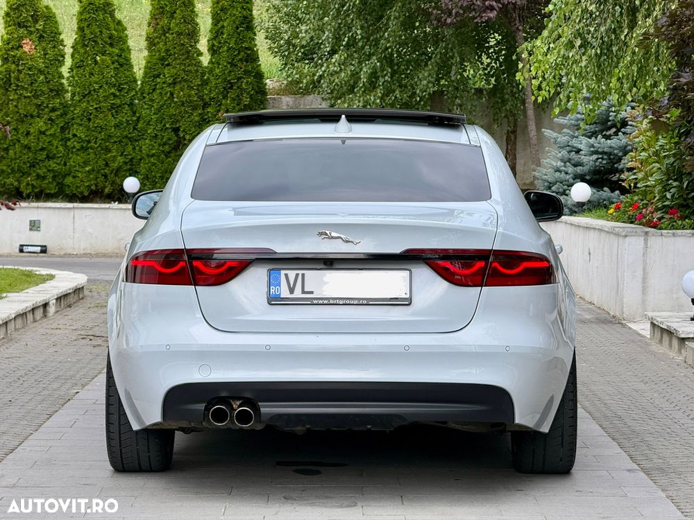 Jaguar XF 20d RWD Portfolio - 4