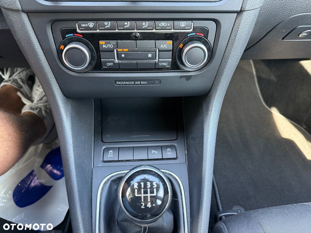 Volkswagen Golf 1.6 TDI DPF BlueMotion Technology MATCH - 27