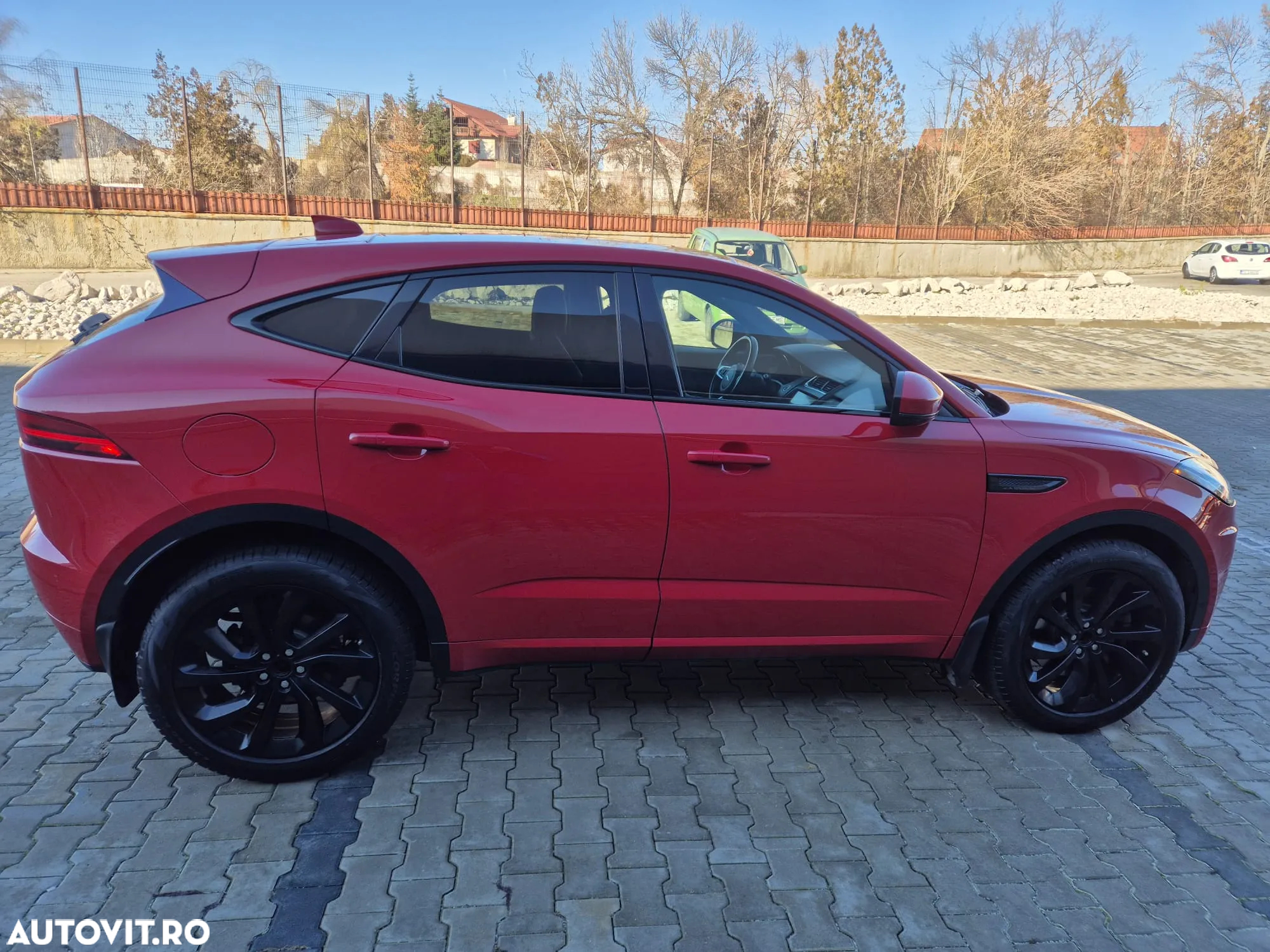 Jaguar E-Pace P250 AWD R-Dynamic S - 3