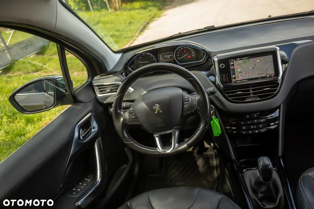 Peugeot 2008 1.2 Pure Tech Style S&S - 36