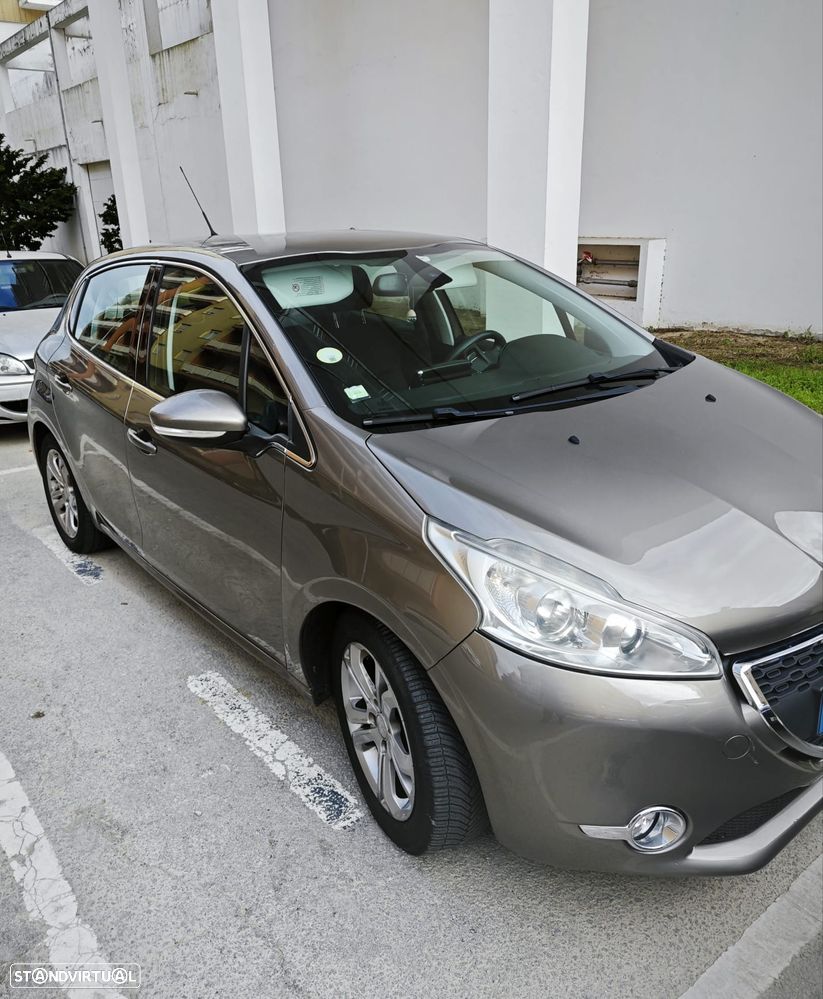Peugeot 208 e-HDi 92 ETG6 Stop&Start Allure - 2