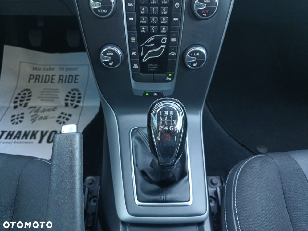 Volvo V40 D4 Momentum - 17