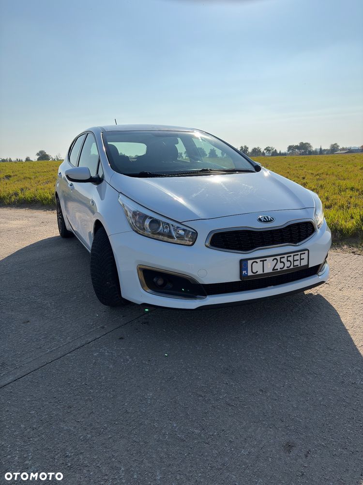 Kia Ceed - 36
