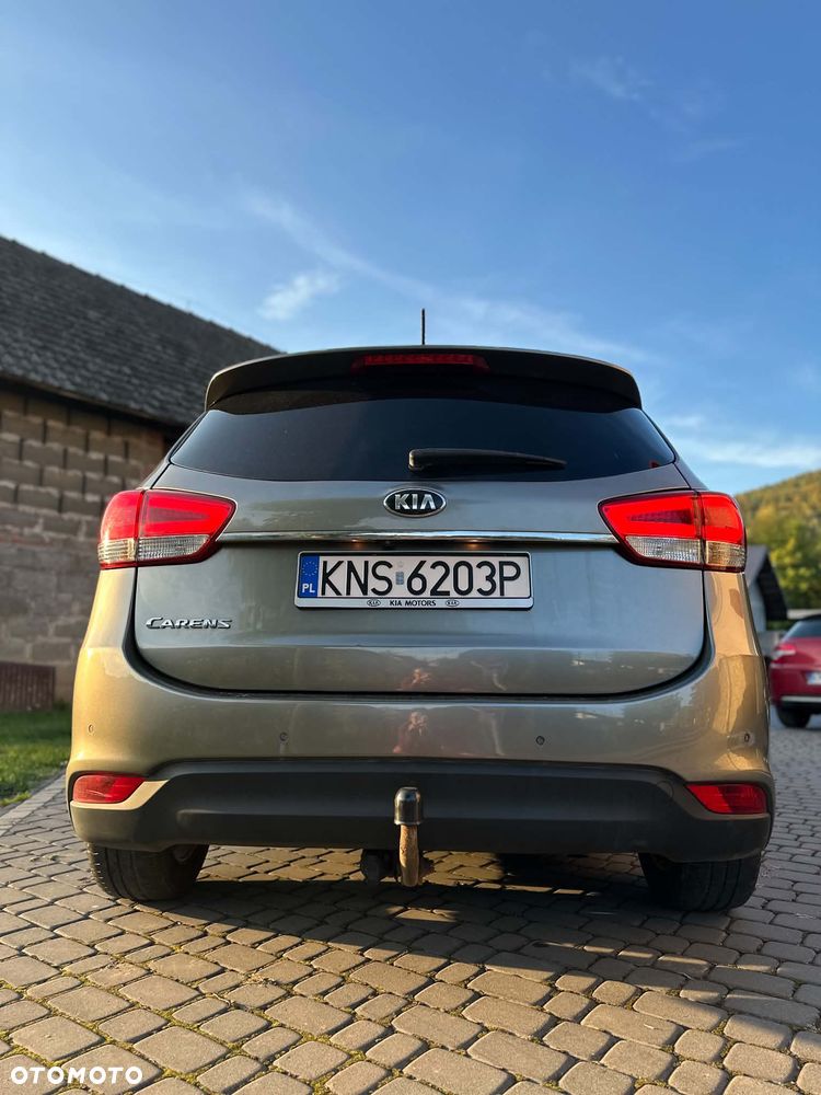 Kia Carens - 4