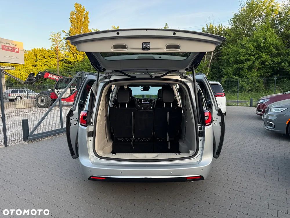 Chrysler Pacifica - 16
