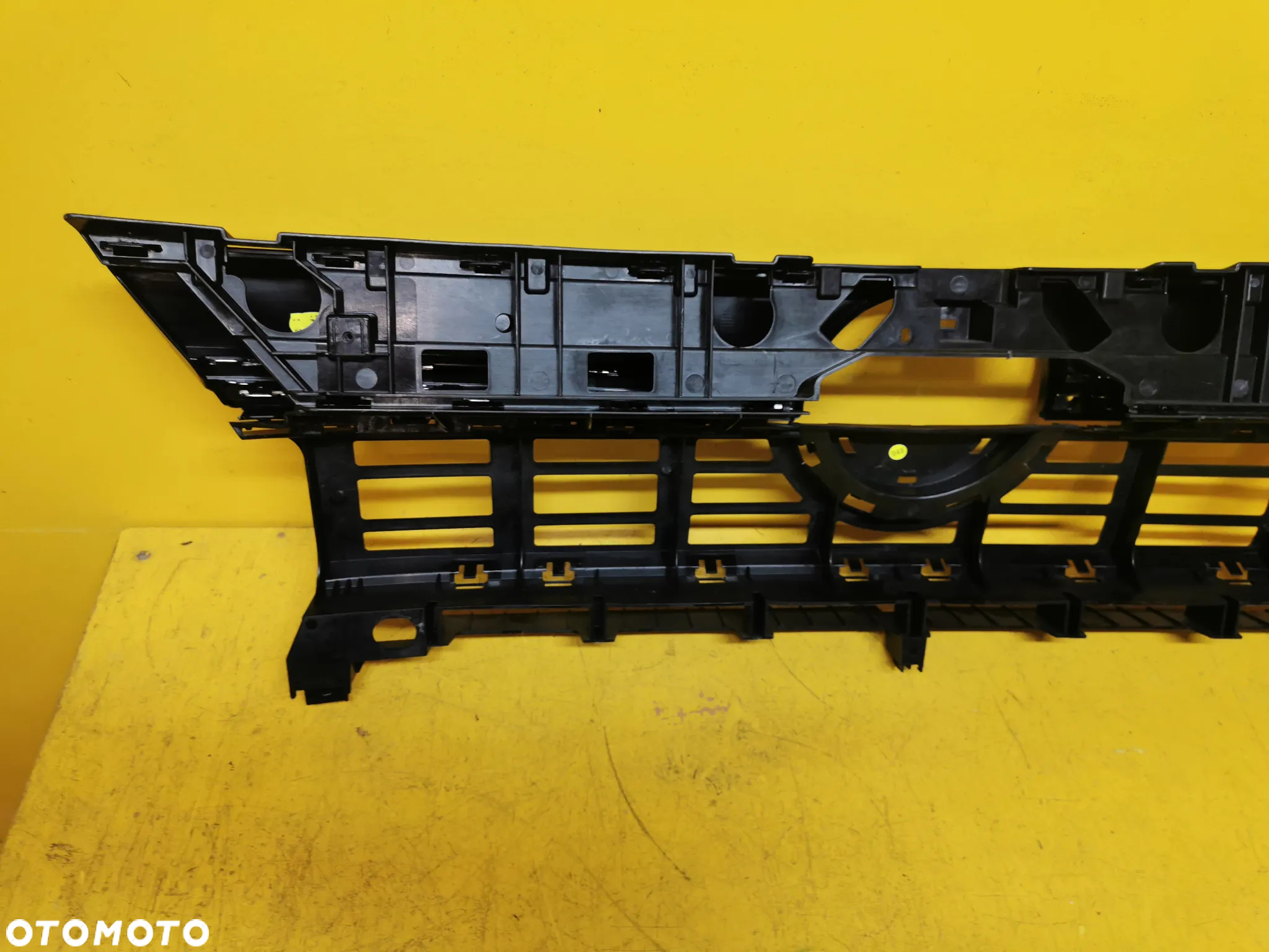 VW MULTIVAN 21- GRILL ATRAPA 7T0807381B - 5