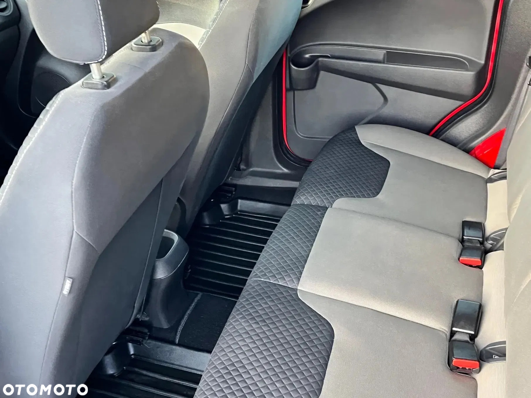 Ford Tourneo Courier - 12