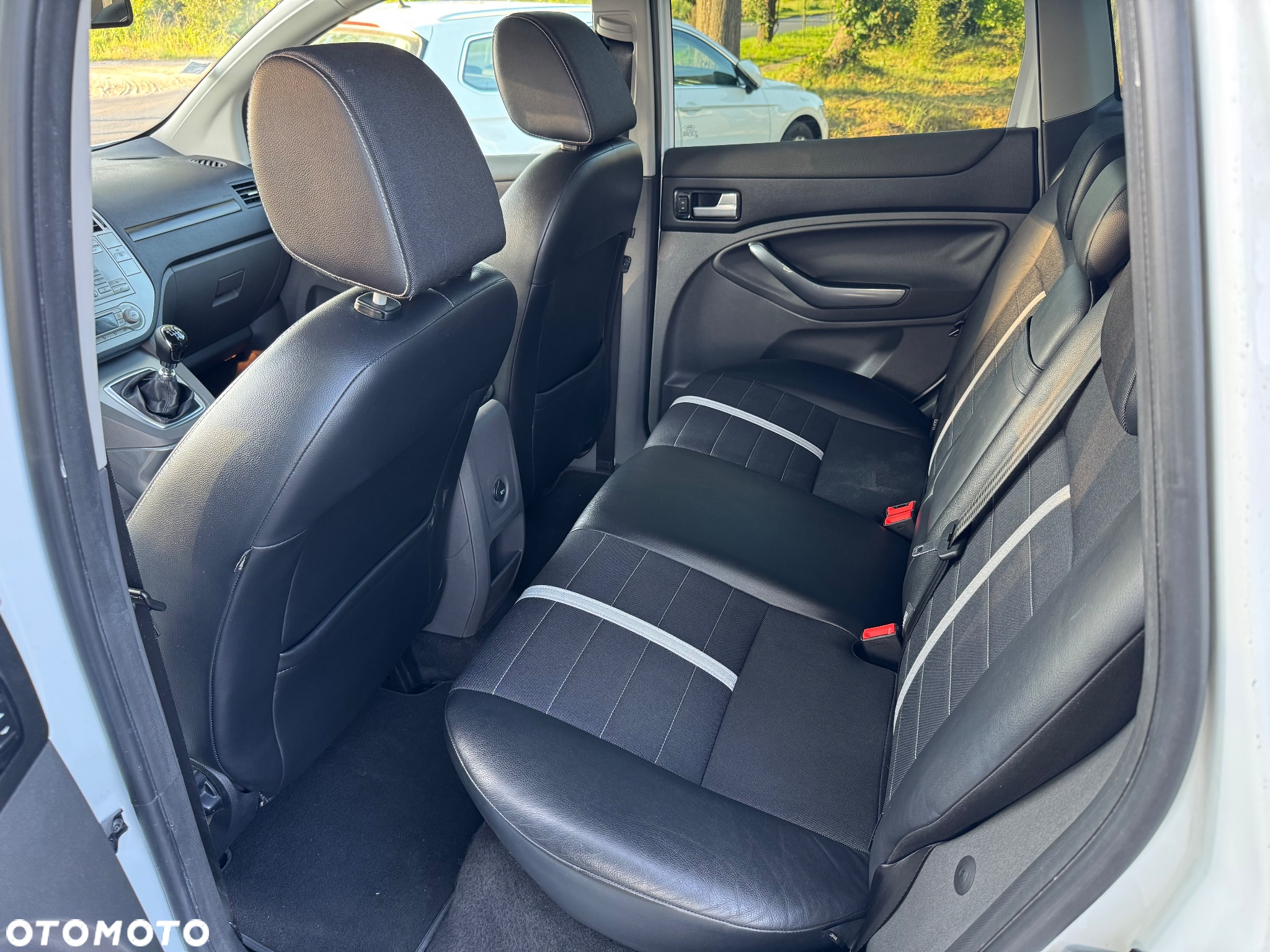Ford Kuga 2.0 TDCi 2x4 Titanium - 22