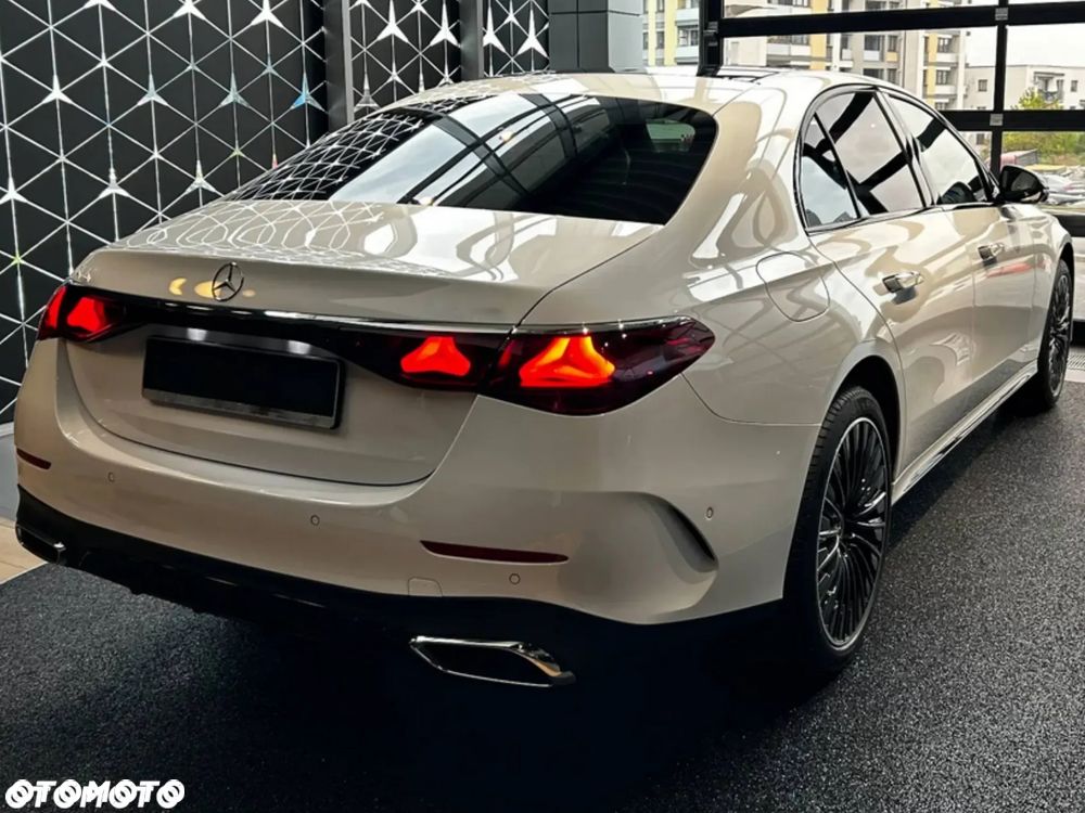 Mercedes-Benz Klasa E 200 4-Matic AMG - 4