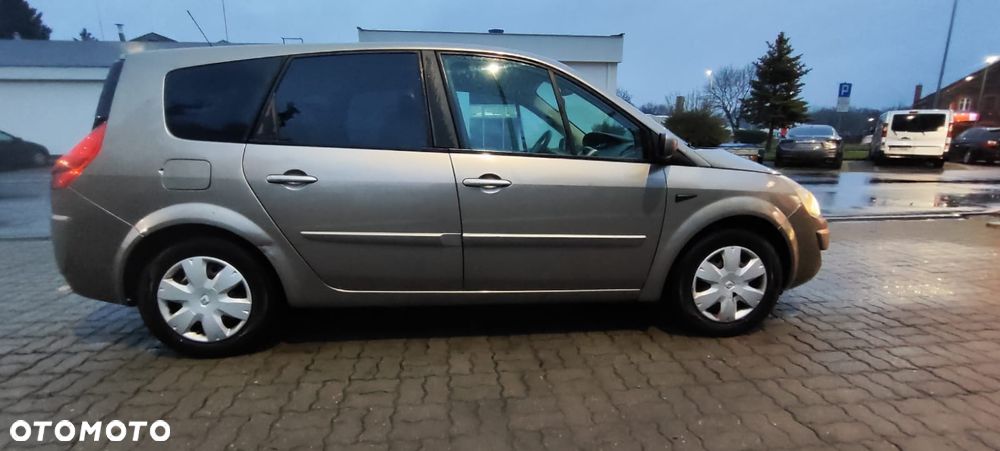 Renault Scenic - 1
