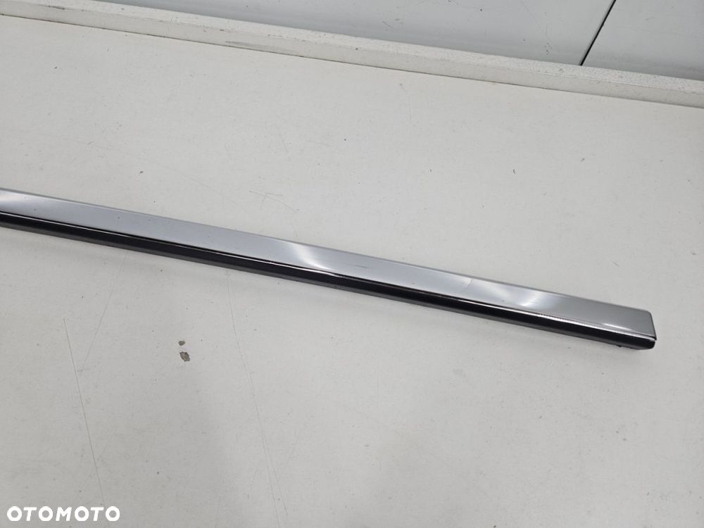 Listwa Volvo V90 kombi 2016r.- lewa przednia nakładka drzwi dolna listwa chrom dobry stan 31447623 - 4