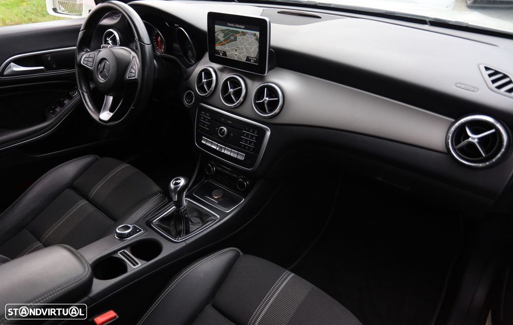 Mercedes-Benz CLA 180 d Shooting Brake Urban - 16