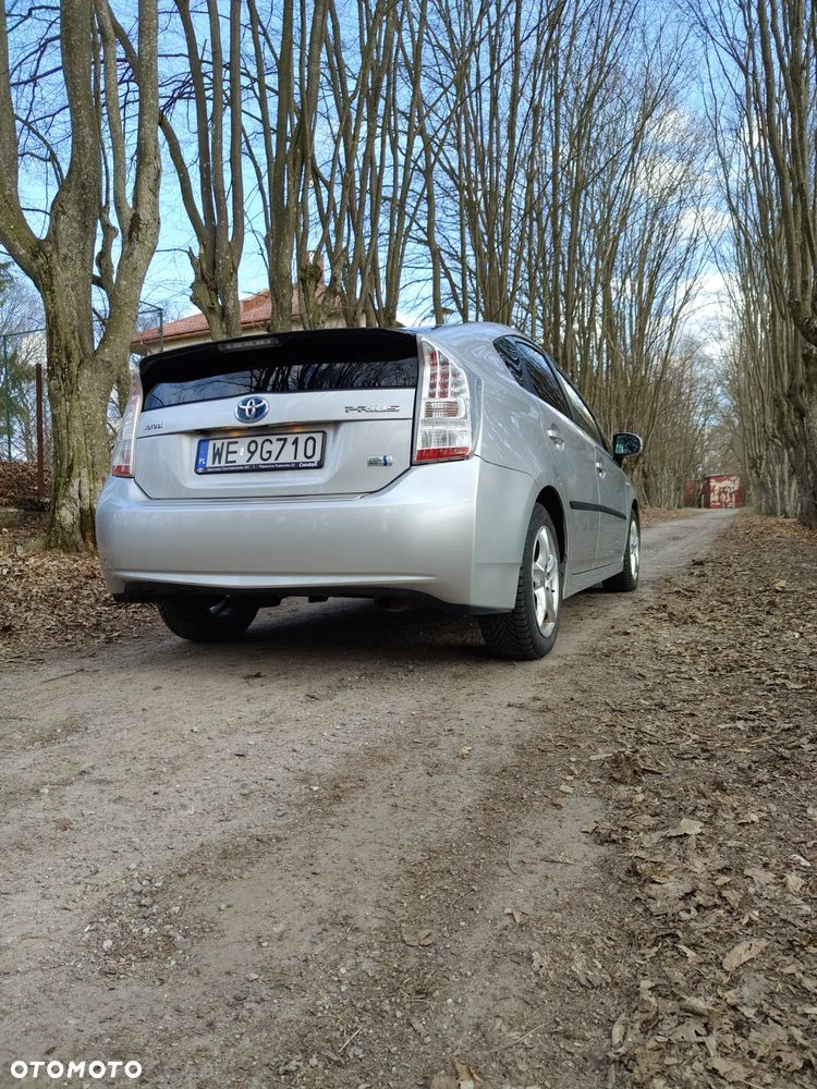Toyota Prius (Hybrid) - 37