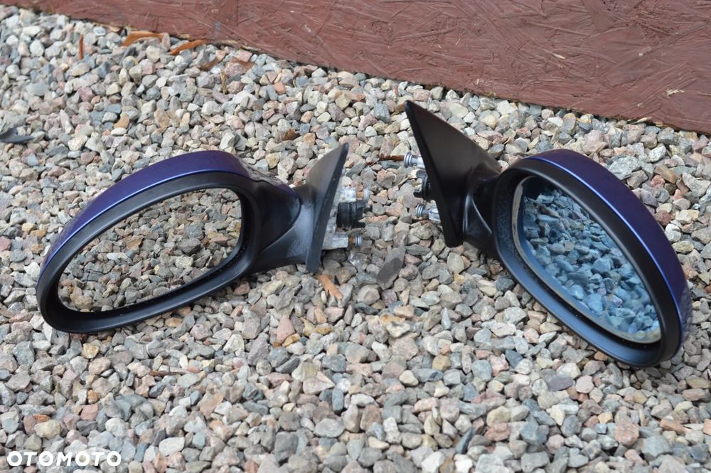 BMW E90 / E91 ORYGINALNE LUSTERKO LEWE / PRAWE EUROPA 5 PIN W KOLORZE LE MANS BLAU METALICK 381 + WKŁADY PODGRZEWANE ELEKTRYCZNIE O NR. 51 16 7 189 945 / 51 16 7 189 946 OEM W DOBRYM STANIE