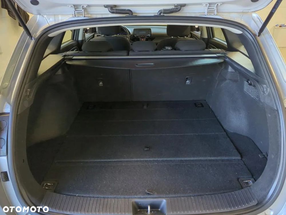 Hyundai i30 1.6 D Classic + - 13