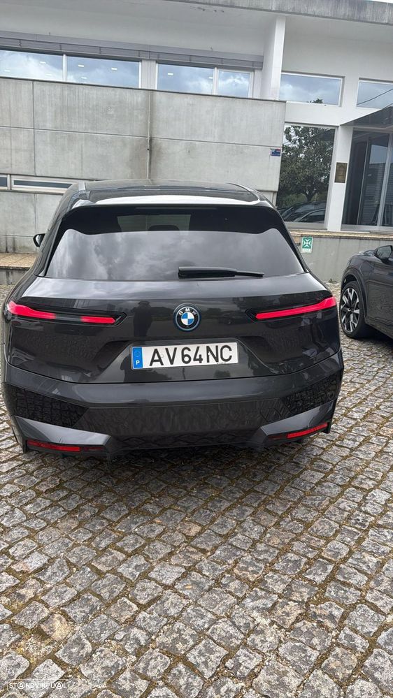 BMW iX xDrive 40 Pack Desportivo - 9