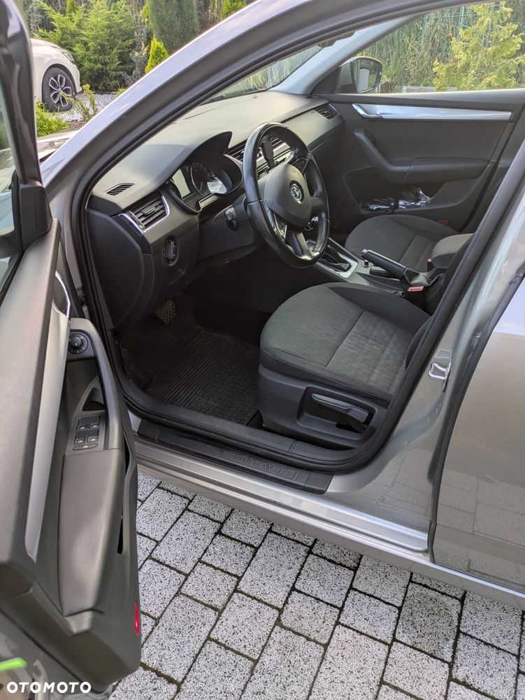 Skoda Octavia 1.6 TDI Edition DSG - 10