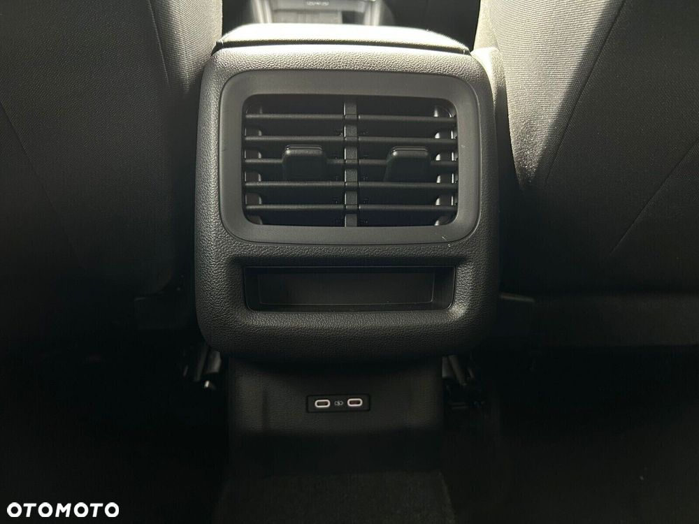 Volkswagen T-Roc - 26