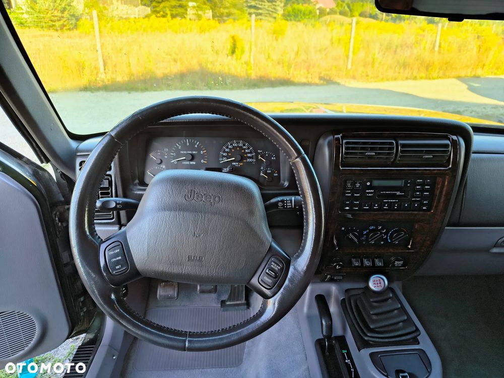 Jeep Cherokee - 18