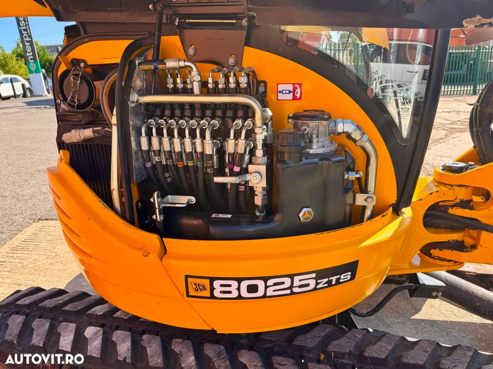 JCB 8025 - 9